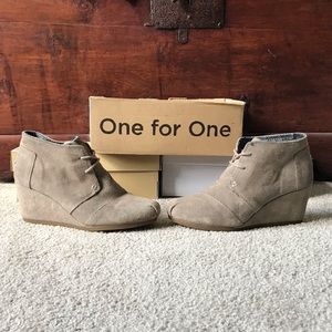 TOMS Lace Up Wedge Booties Desert Taupe